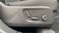 Volvo XC40 2.0 B4P Plus Black Edition 5dr Auto Petrol Estate